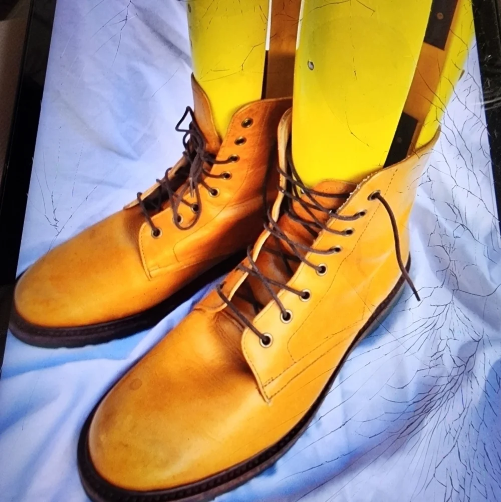 Dr. Martens Felicity Leather tie up boots M8/ W10